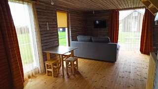 Кемпинги Camping Klevas Каркле Шале с двумя спальнями-10